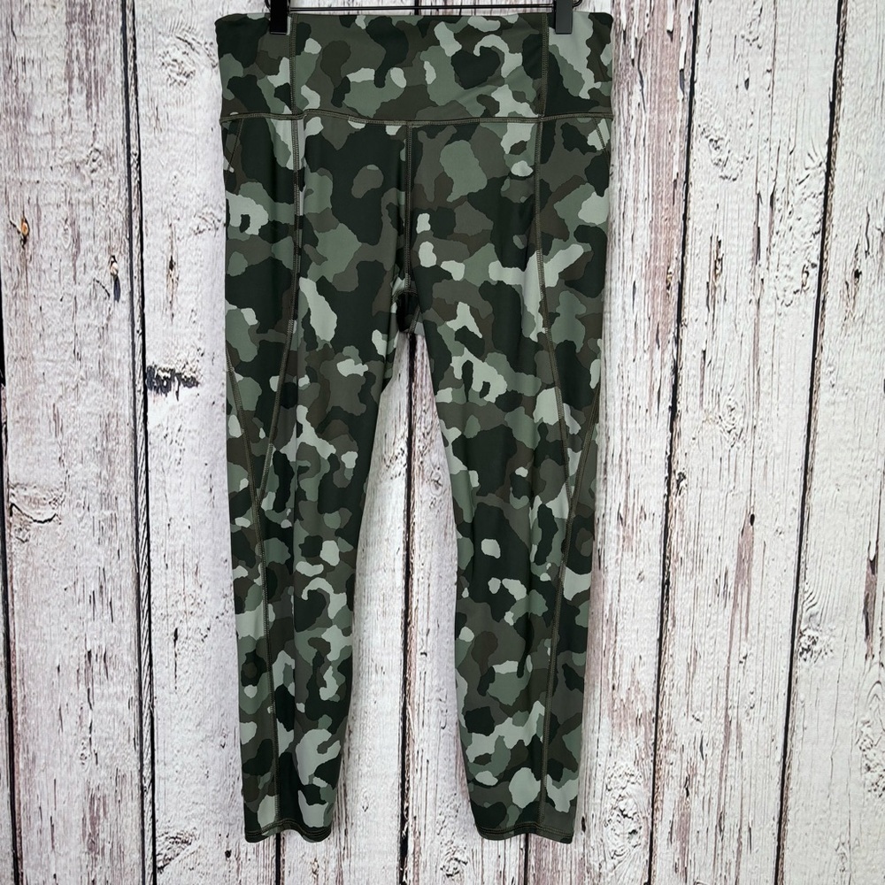 Athleta Lightning Camo 7/8 Tight Green Large Stash Pockets Compression Legging‎